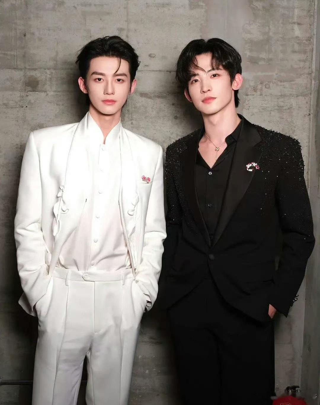 赖伟明、常华森同框，第一眼看到谁 