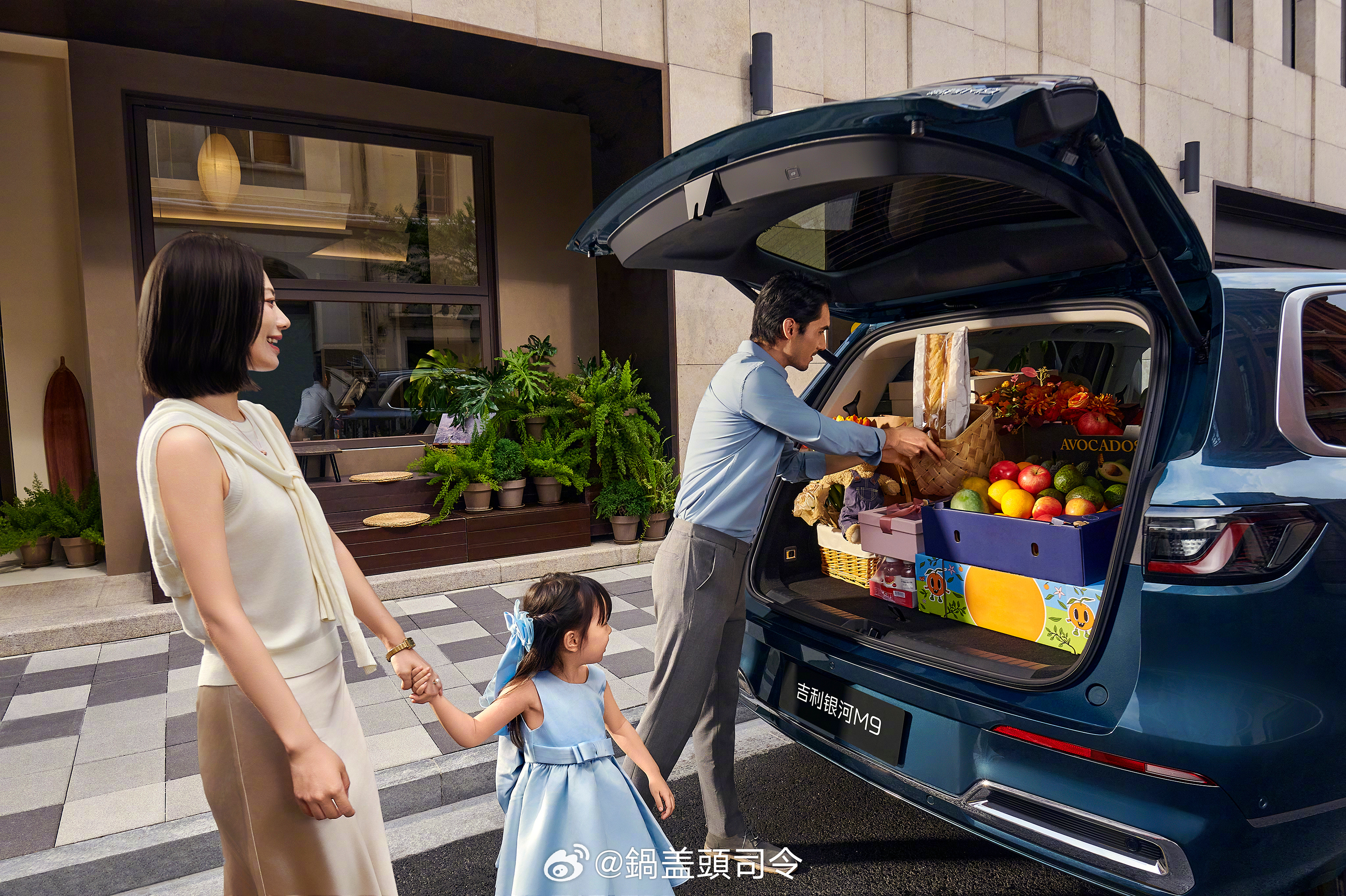#无法拒绝的大六座SUV#嚯，“人民的M9”来了！就在刚刚，吉利银河M9全球上市