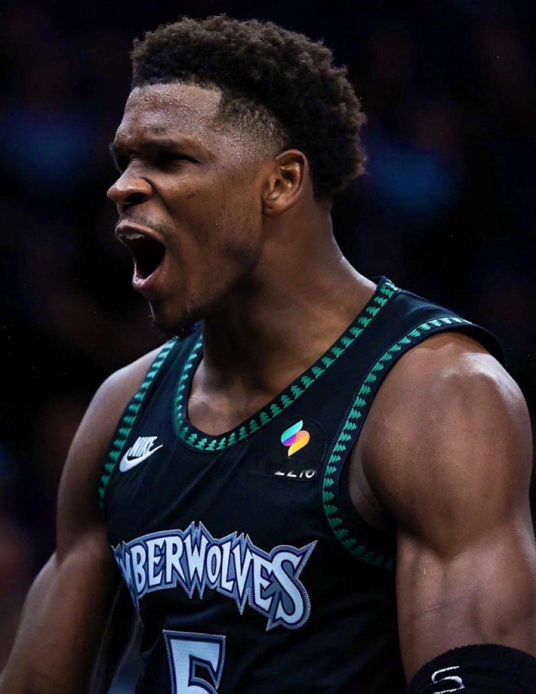 爱德华兹没入选首发，尤其是就差一点，是有点遗憾了，但看到球迷呼声还是挺欣慰的。说