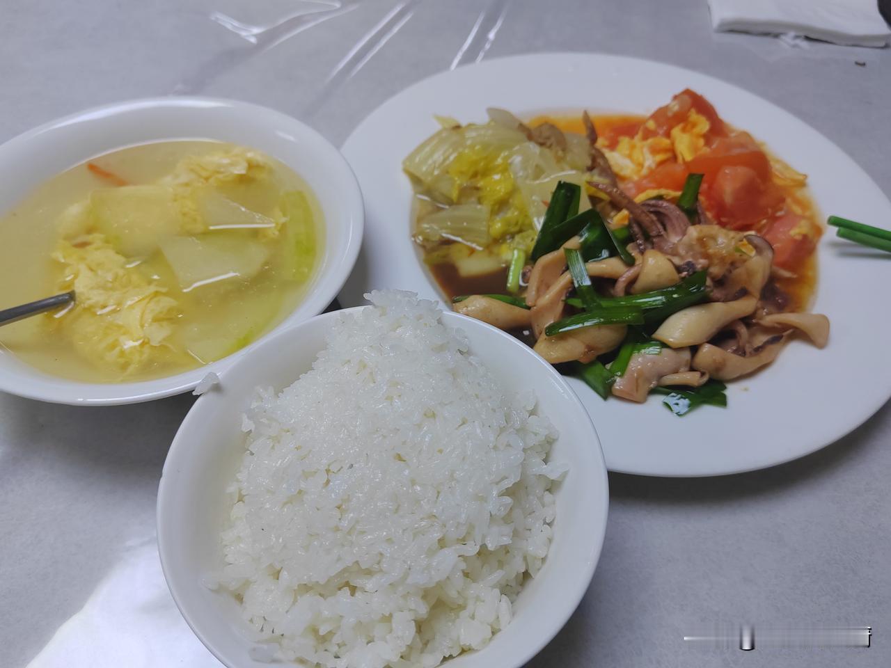 去年的时候有个粉丝，私信我，要加我的微信，加上以后也没怎么聊天，直到去年休假的时