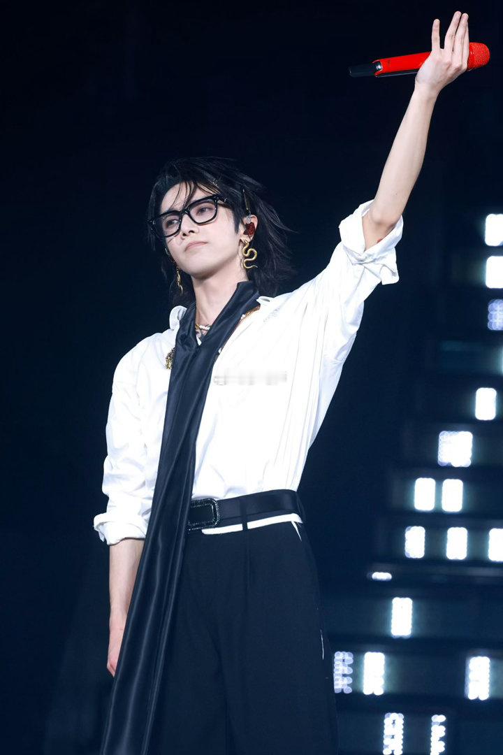 律师称造物者抄袭与华晨宇无关 网友又开始扒华晨宇了，但这次真找错人了。《造物者》