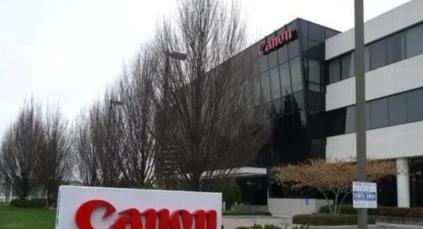 三星、东芝走了，把生产线搬去了越南。阿迪耐克也走了，将工厂搬到了越南，现在就连佳