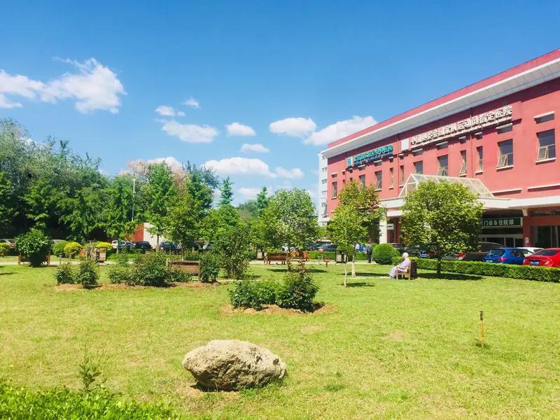 2026 年 4 月有消息传来，塞拉利昂中塞友好医院成功救治了一名罕见产后围生期