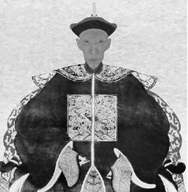 1750年，乾隆生病，皇家太医们治了很久却没有好转，一乡下郎中把脉后，大哭道，“