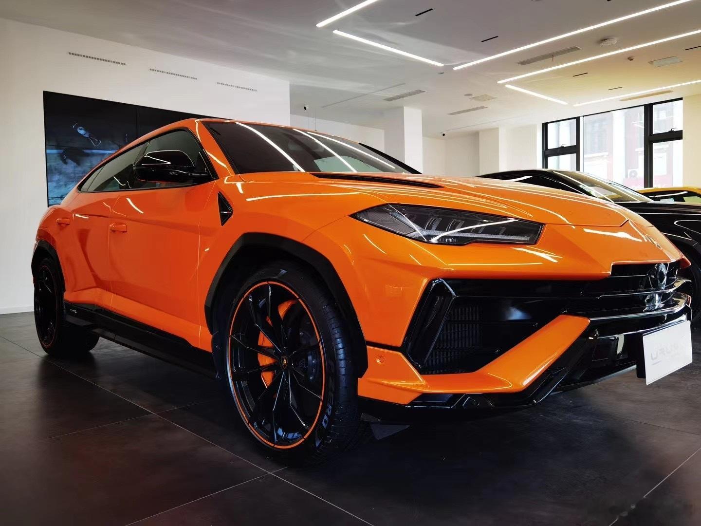 这台橙色URUS S优惠62万不香吗？怎么现在还没有贵人出现[苦涩]裸车343万