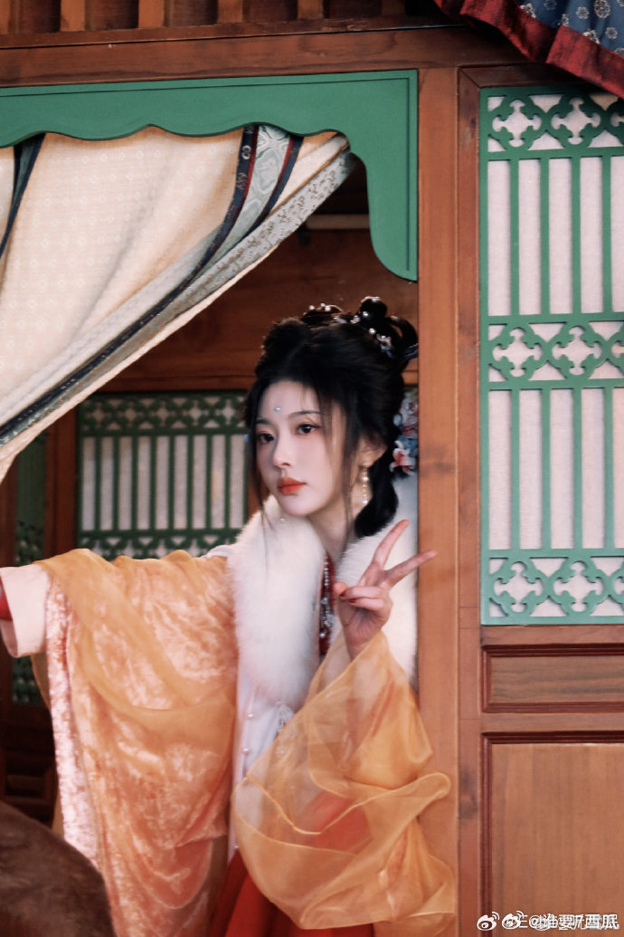 孔雪儿眼神戏齐旻的疯批操作太窒息，孔雪儿的眼神戏更揪心！从抵抗的狠厉眼神，到心系