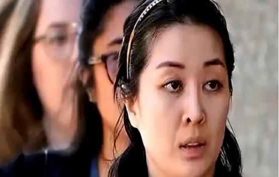 北美华人圈彻底炸锅！华裔富二代一枪干掉前男友，美警出动装甲车撞开豪宅大门抓人。铁