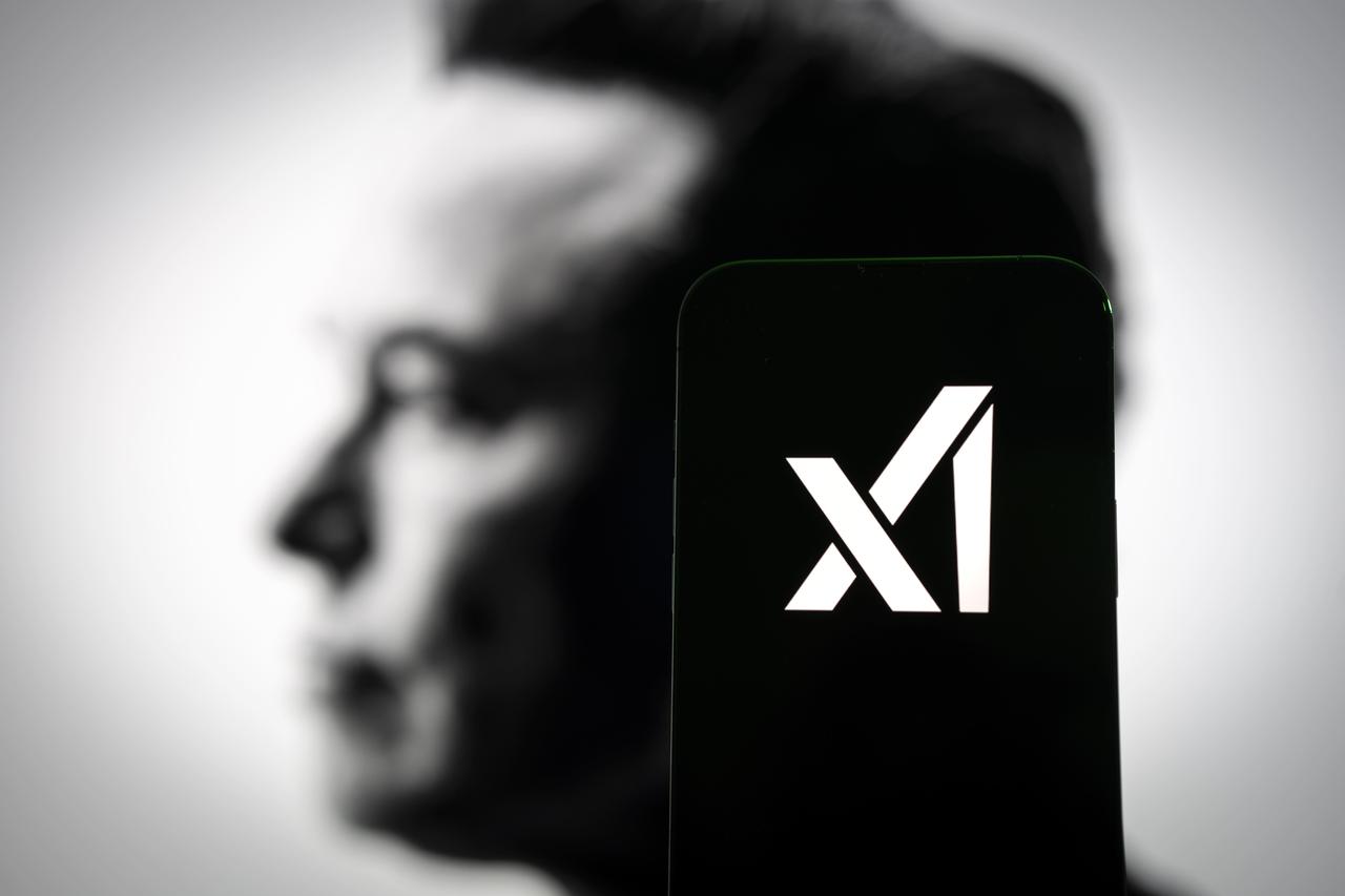马斯克将打造 xAI「算力超级工厂」，数万个专用芯片组成巨型超算

据 The 