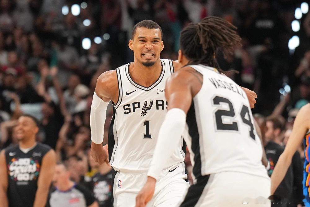 NBA官方给出了西决G1文班亚马那记超远三分的数据，这个三分出手高度2.9米，距