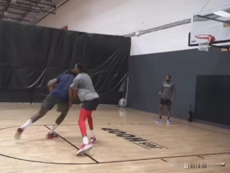 NBA单挑能力谁最强？
麦迪单挑最强？
科比单挑最强？
乔丹单挑最强？
都不对，
