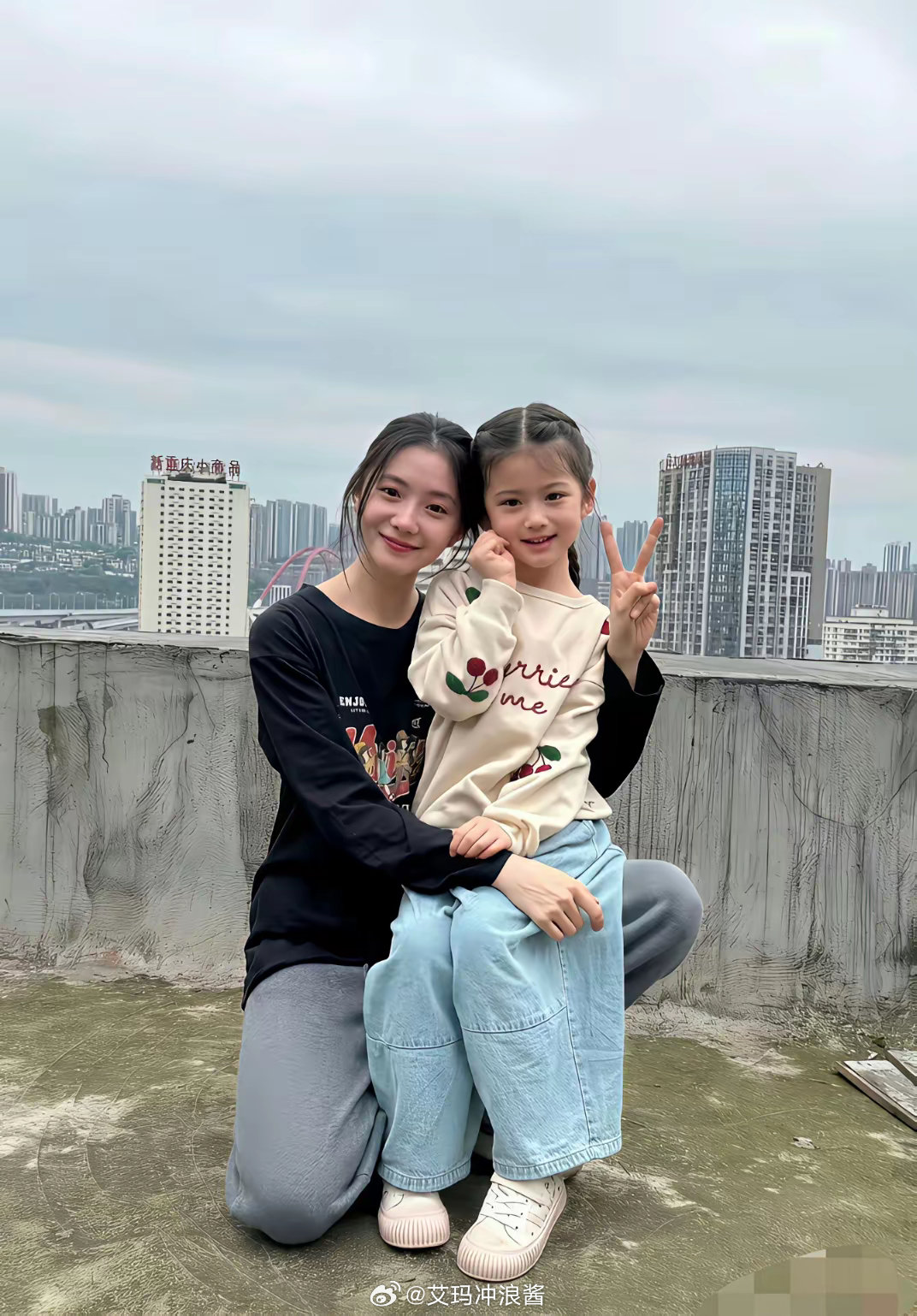 论女明星的头小到什么地步，看刘浩存这张图就知道了 ​​​