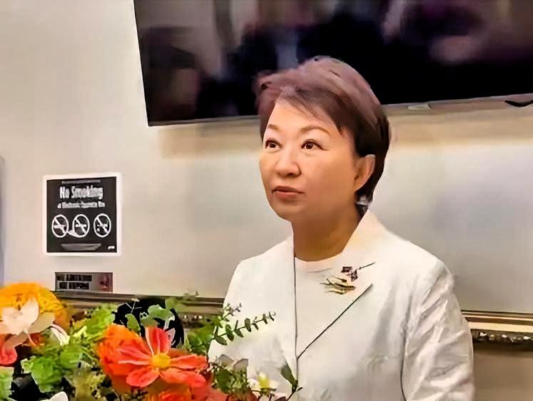 卢秀燕政治立场彻底蜕变，投机面具撕碎，挟洋分裂行径背离两岸主流民意
 
地方执政