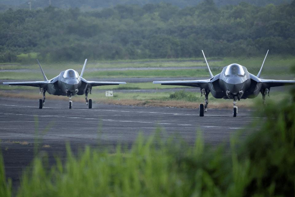 特朗普下令向加勒比派 10 架 F-35！美委涉船冲突已致 11 人死亡
美国总