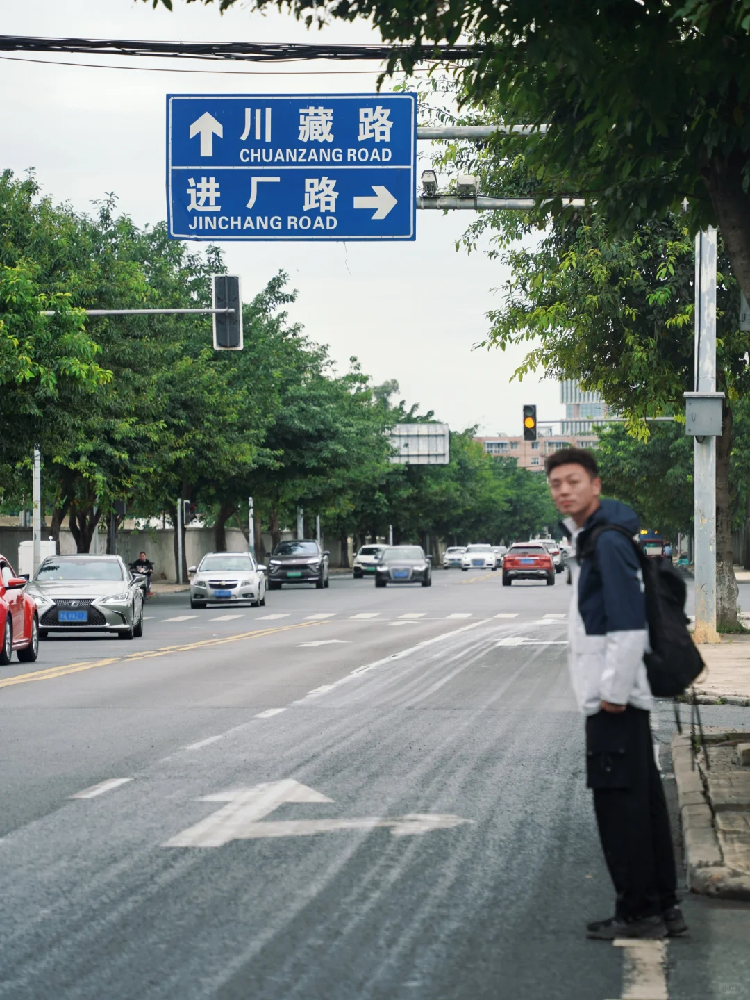 在路上拍到人生照片了，谁懂这张图的意义❓