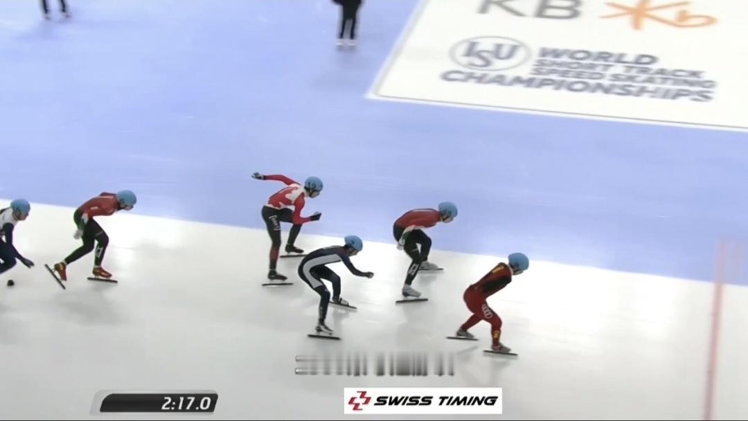 安踏护航中国红曾经被“断供”的钢架雪车鞋，安踏用4个月自主研发成功，实现绝地反击