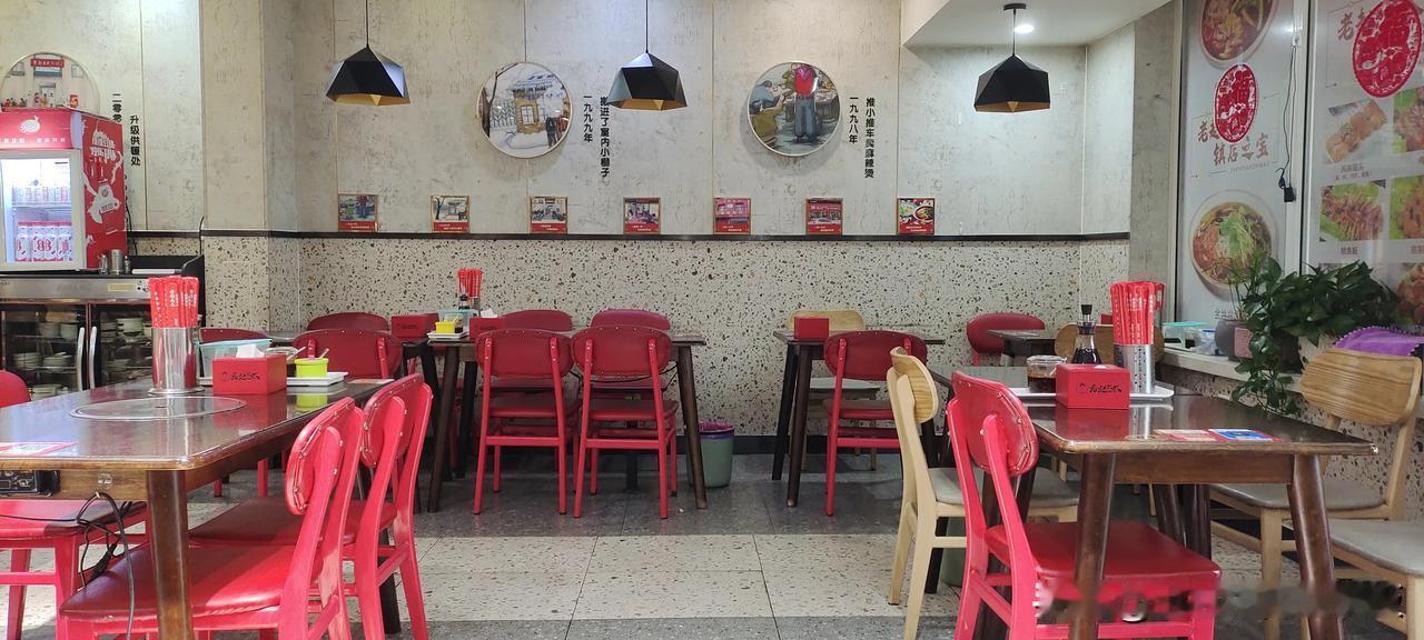 谁家好人9点多就来吃麻辣烫啊[捂脸]，是我