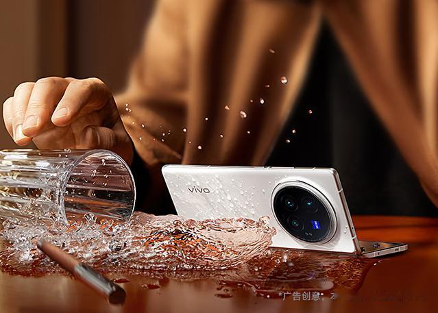 淘汰设计的艺术：从外在到内在的升华
就我自己对手机实践而言，折叠手机可以说满足我