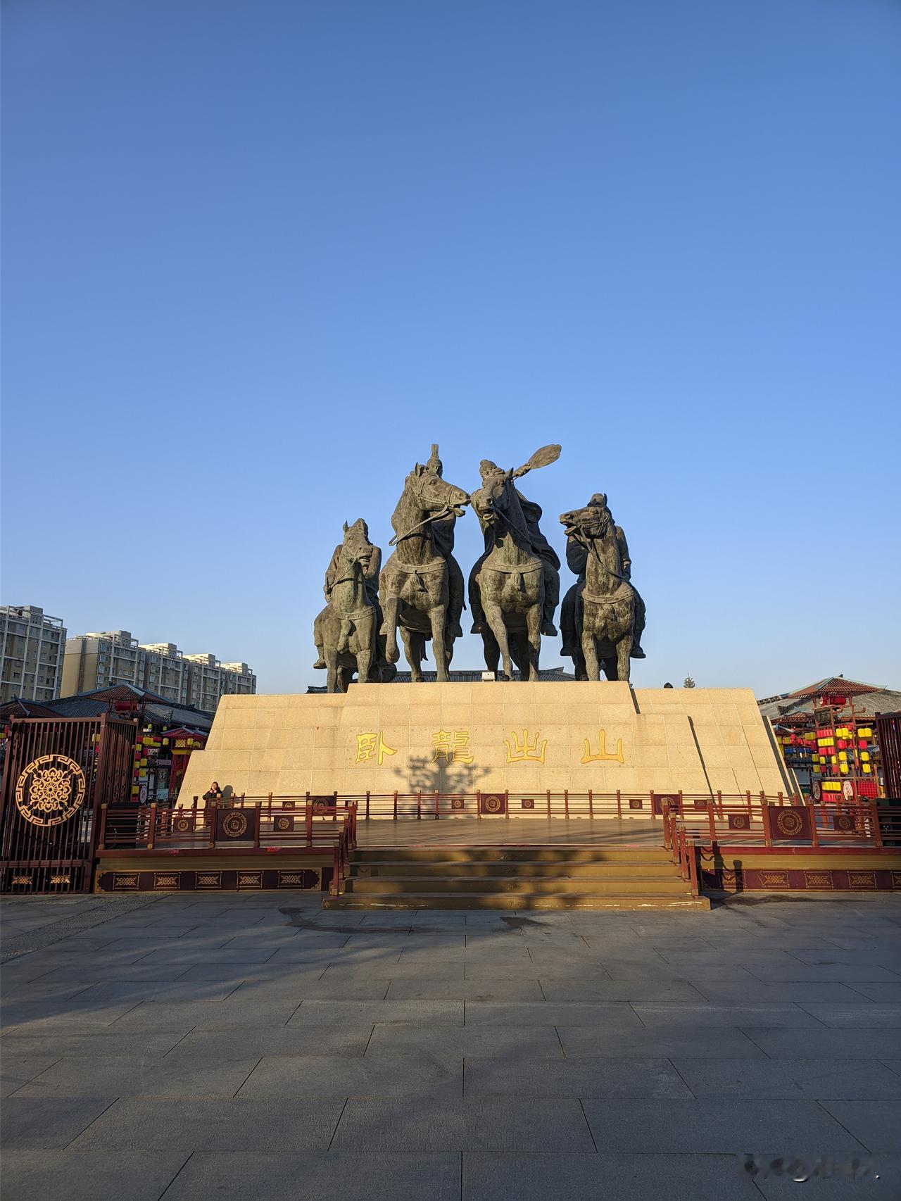 关于诸葛亮躬耕之地到底是襄阳还是南阳，恰好我前些天这两个地方都去了，南阳卧龙岗，