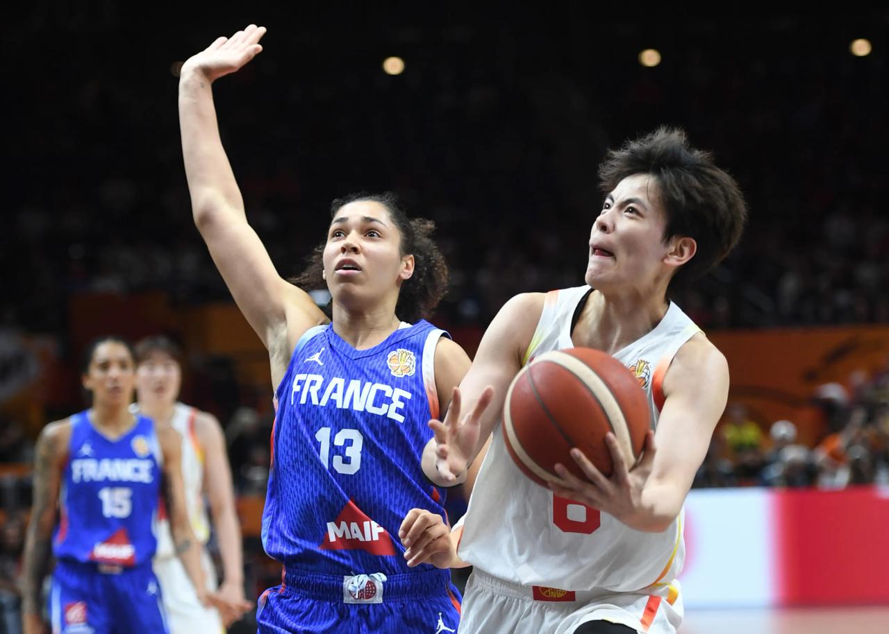 托底中国女篮失败！随着我们在半决赛这场失利，这不仅让我们以80:85不敌韩国女篮