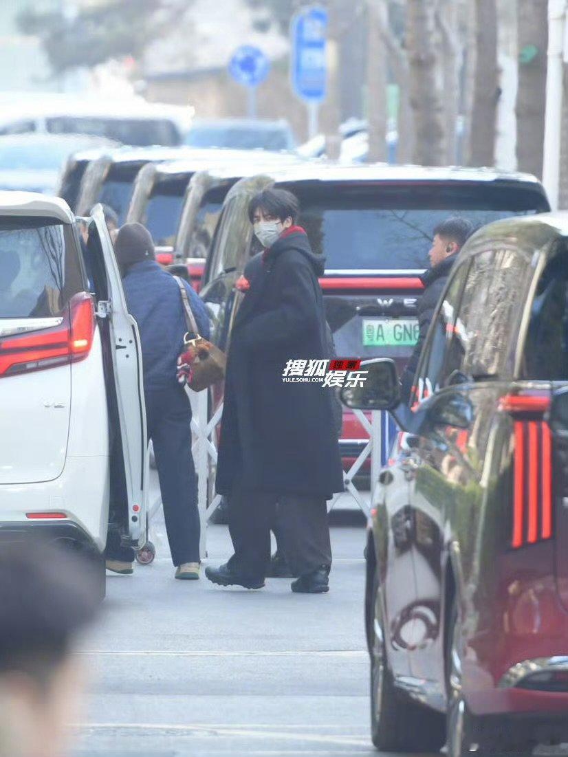 宋威龙马年春晚第二次联排宋威龙春晚第二次联排宋威龙马年春晚第二次联排 