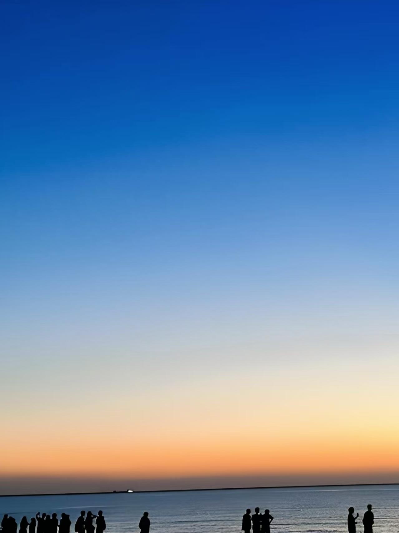 天津东疆港赶海看日出，我跟大海“抢”了一箩筐的浪漫和快乐！

凌晨四点摸黑就往海