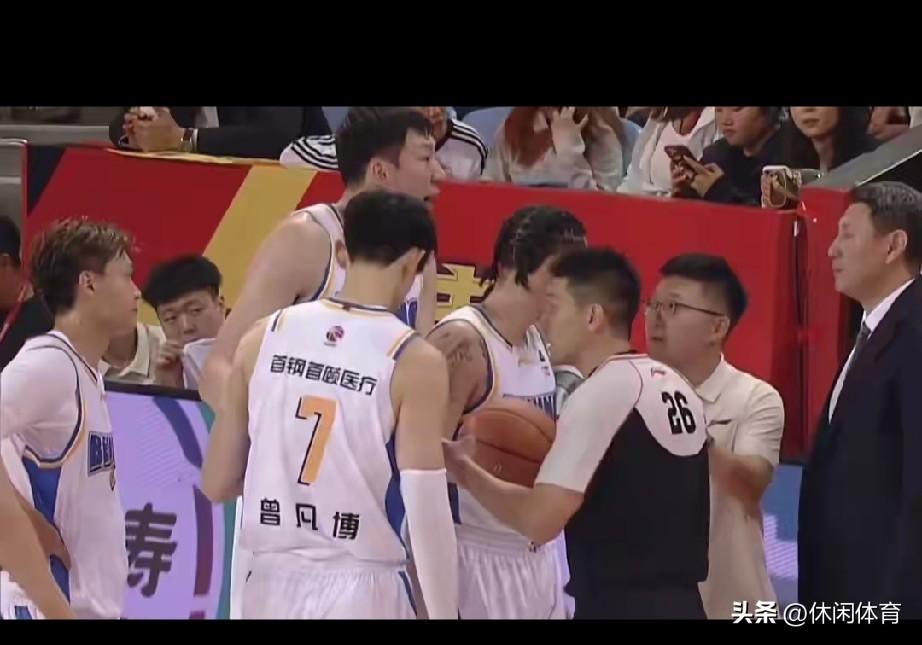 CBA焦点战来袭！京粤狭路相逢，两位新帅迎来真正大考

 
首轮比赛落下帷幕之后