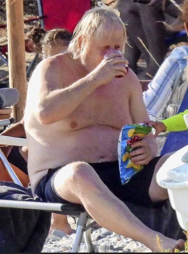 小金毛要求泽连斯基拒绝懂王的和平计划并继续战斗到底。泽圣还可以再服从一次这个盎格