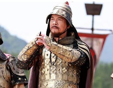 公元621年5月,洛阳渚水边,一个41岁的汉子被押上刑场。他的发小蹲下身,抽刀在