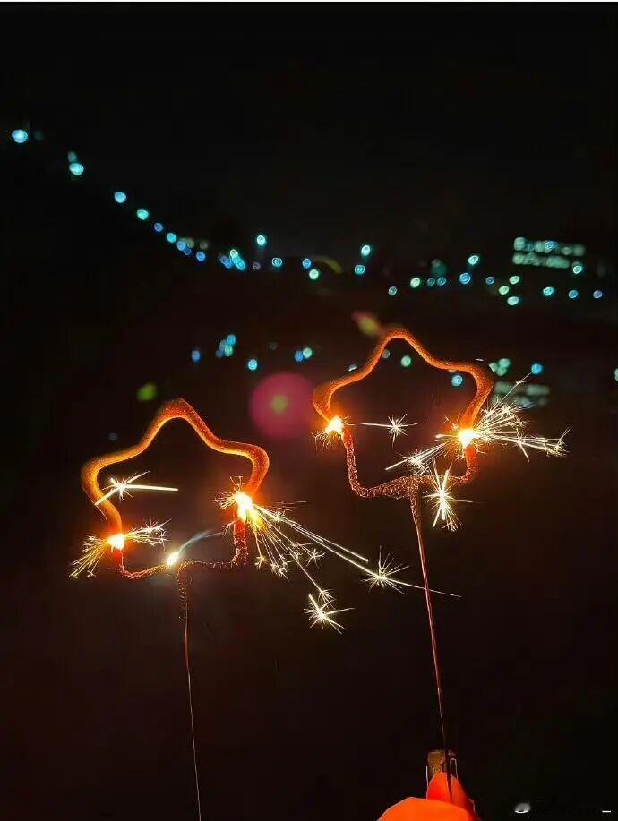 🧁²⁰²⁵𝙗𝙮𝙚 𝙗𝙮𝙚2025年末班车已到站，这一年，我爱上了发