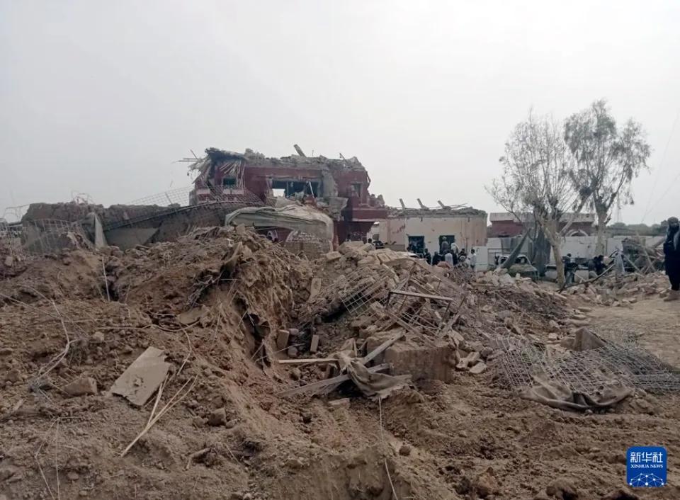 巴基斯坦检查站遭自杀式炸弹袭击，至少14人死亡
巴基斯坦一检查站遭自杀式炸弹袭击