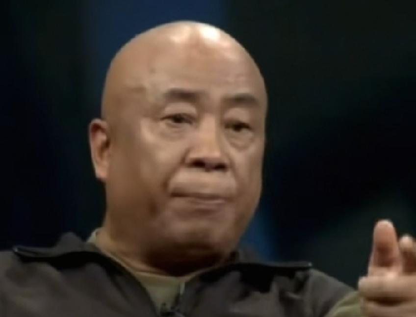 吴天明说：“我当西影厂厂长的时候，西影厂当时是一千七八百人啊，连家属五六千人，我