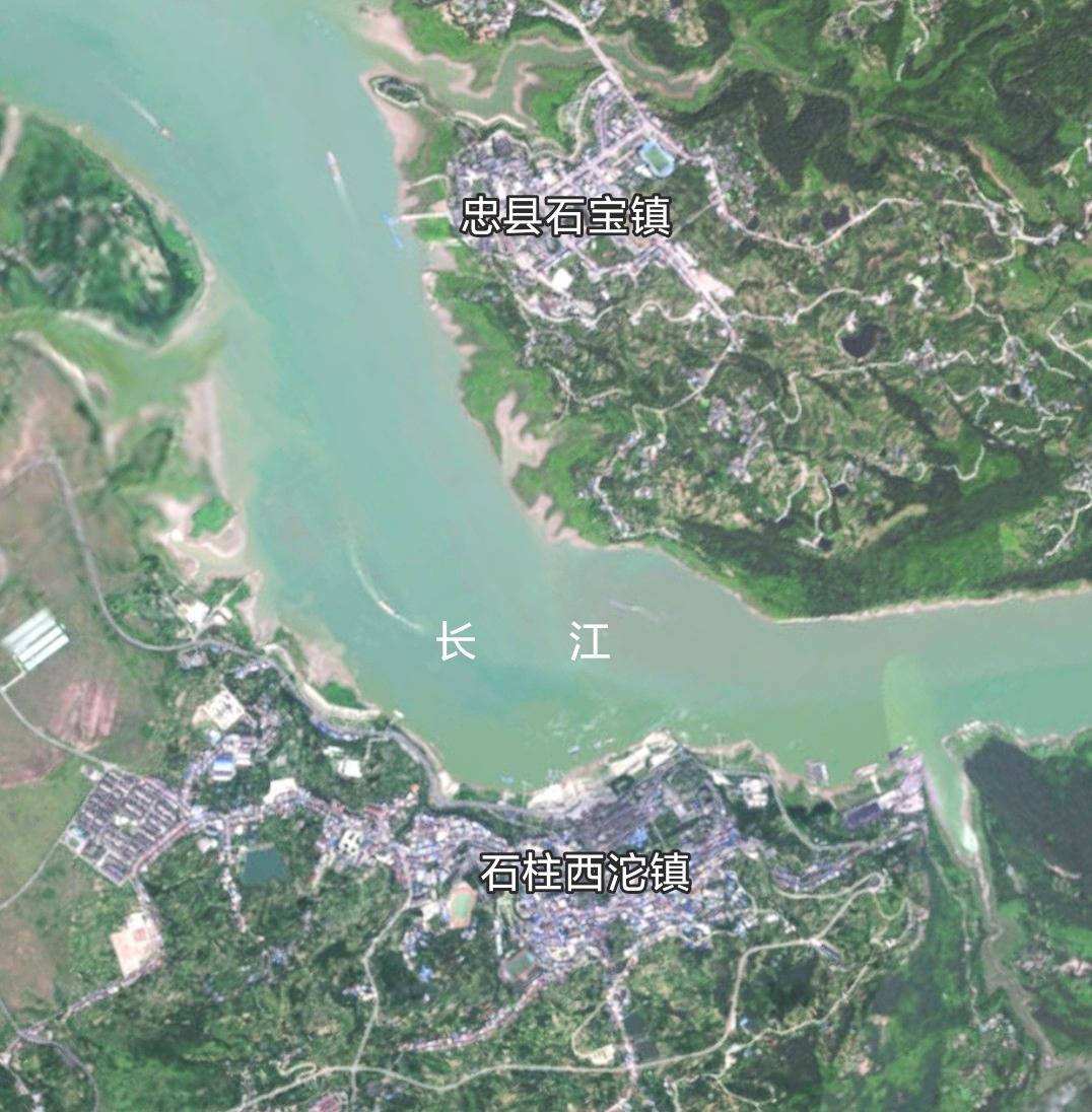重庆石柱西沱镇和忠县石宝镇，要是修座桥就好了
西沱是石柱县少有的长江边的镇，区位