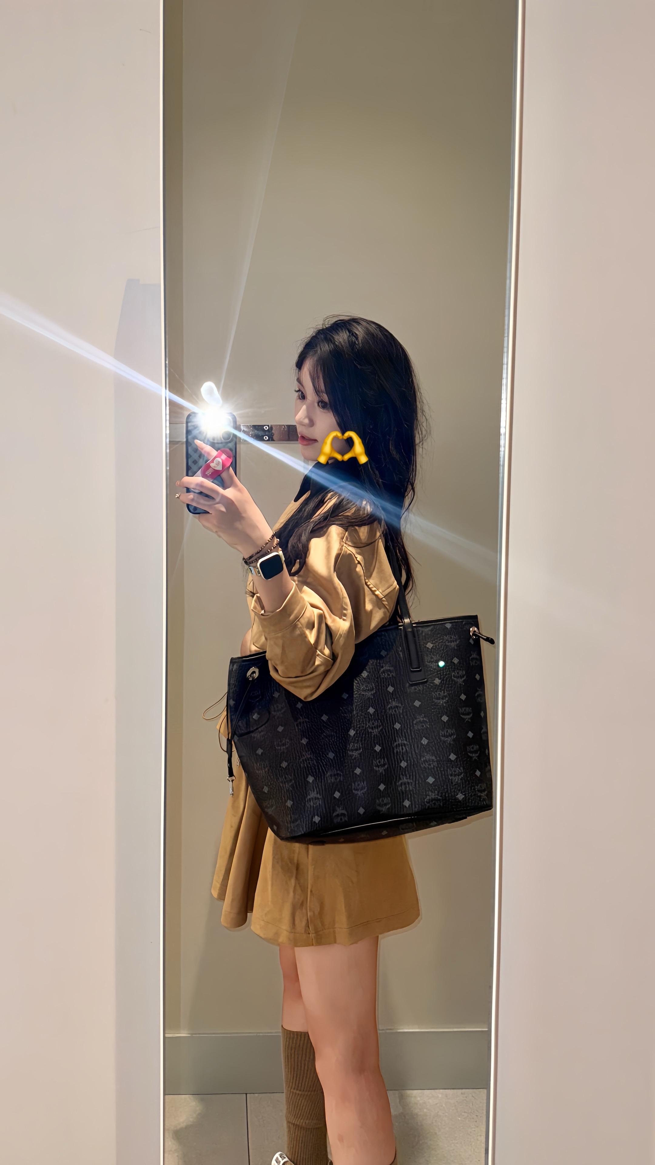 要做一棵树 拥有坚硬的纹路 且被允许慢悠悠的成长