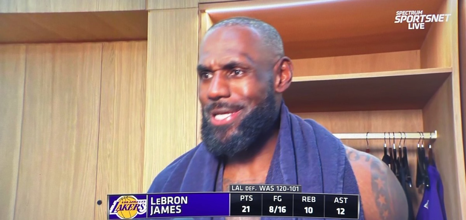 詹姆斯谈及2014年在自家后院与布朗尼的一对一单挑：“他确实投进了几个球。但那时