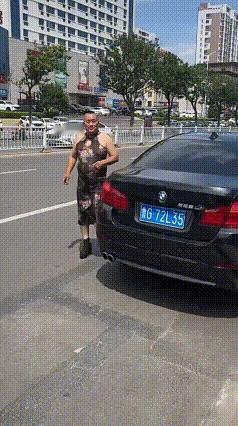 太像了，戴上发套就你了，性感孕妇。男人女性化，一个比一个出彩，可治愈所有抑郁与不