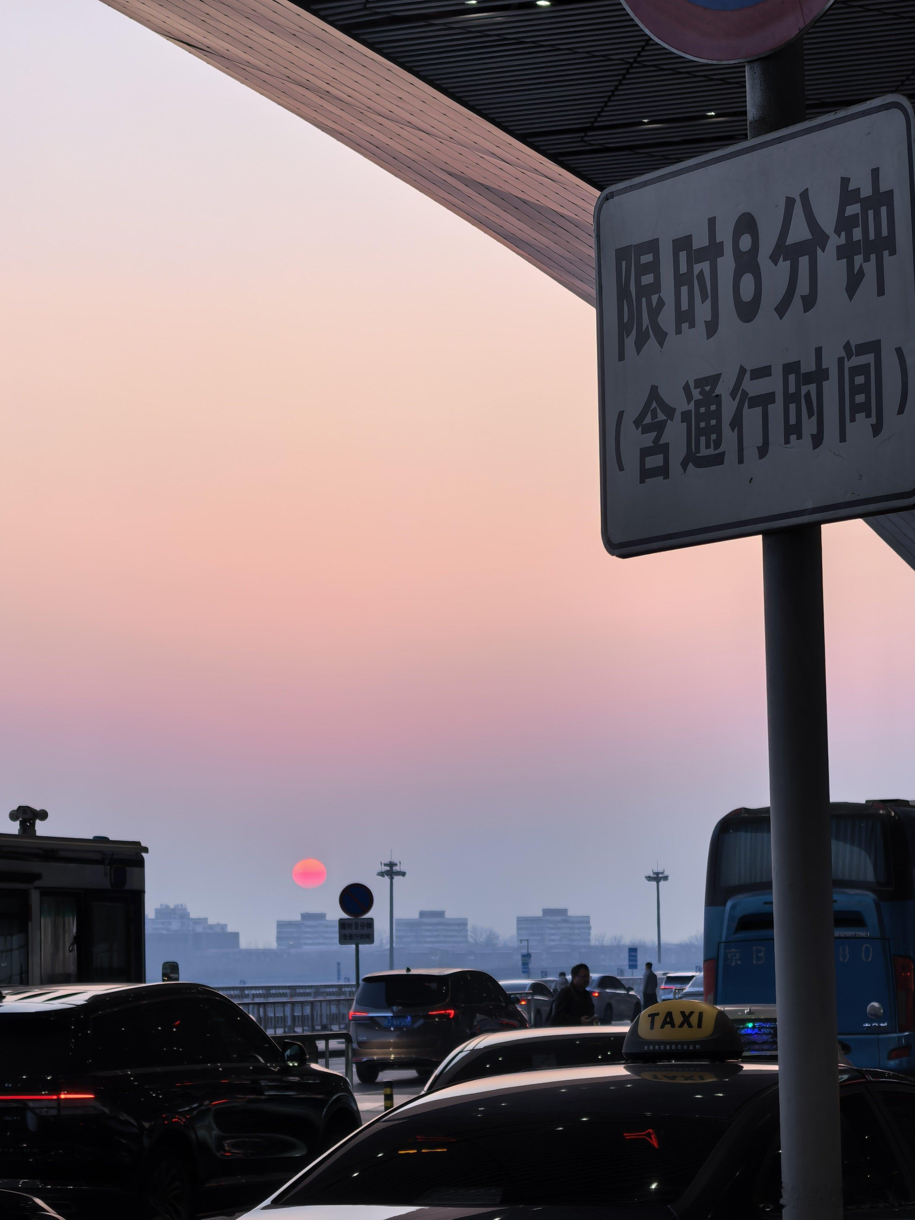 对，就是八分钟，太阳来了也是八分钟。 