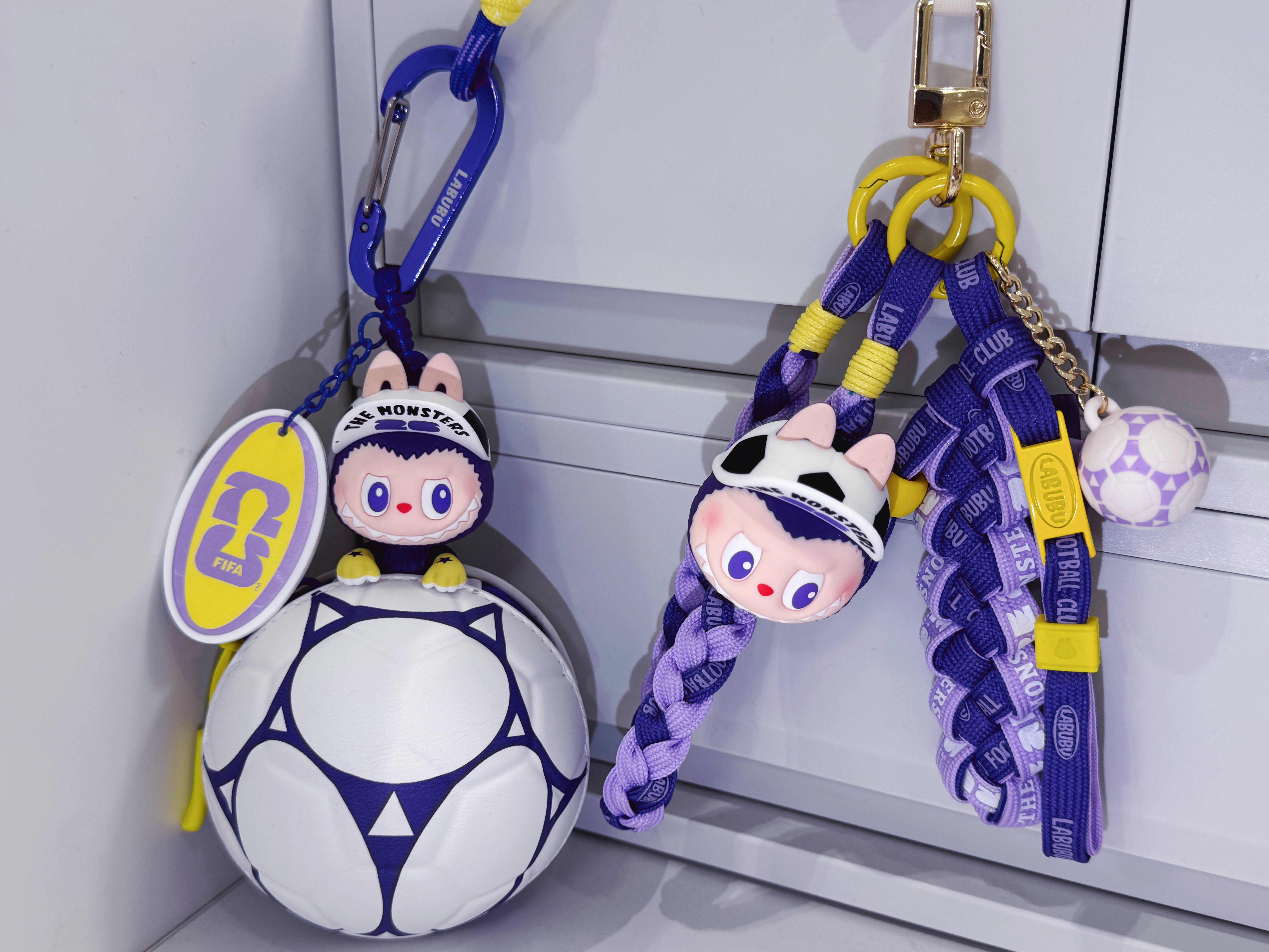 虽然是世界杯版本的，但谁看了这套配色不心动呢！洛杉矶湖人 火箭vs湖人 泡泡玛特