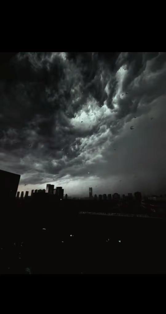 6月27日 太原雷暴大风黑云压城断崖式变天