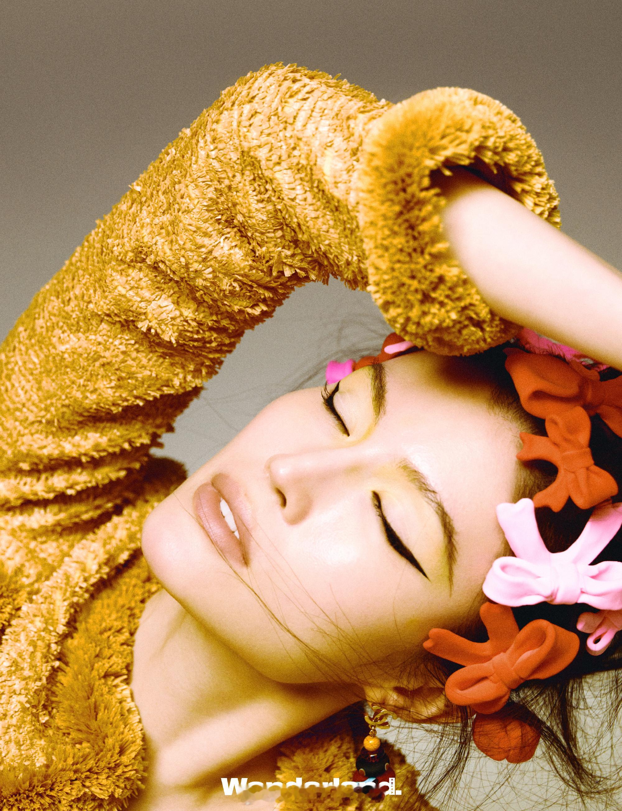 MOK_Magazine 何穗 / 胡加灵 / Wonderland. Apri