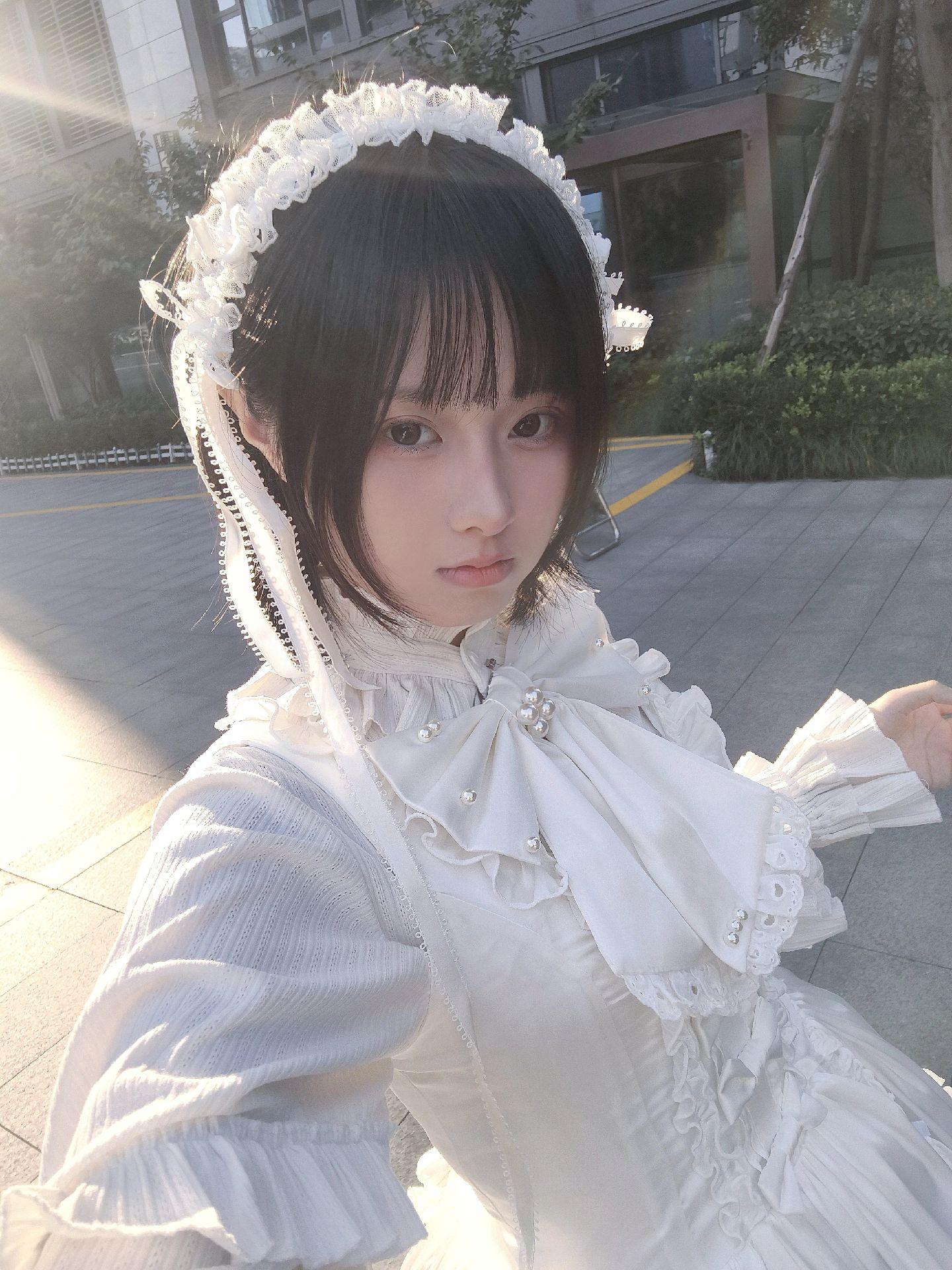 不想吃人，因为今天穿了白裙子。lo娘日常