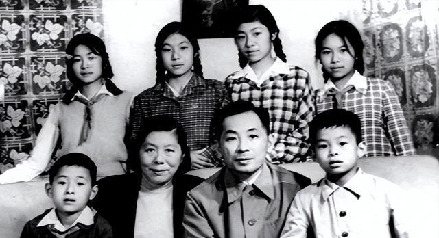 1970 年，开国上将，叶飞的女儿叶葳葳从北大毕业了，一纸调令将她分配到青海省德