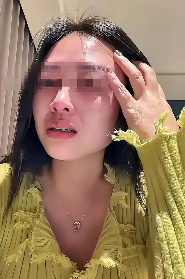 “严查到底！”3月26日，上海，一女子在服装店试穿裤子时，感觉腿部一阵刺痛，等到