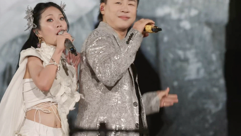 胡彦斌答应来万妮达演唱会只需一秒 听说万妮达半夜鼓起勇气给胡彦斌发消息，没想到他