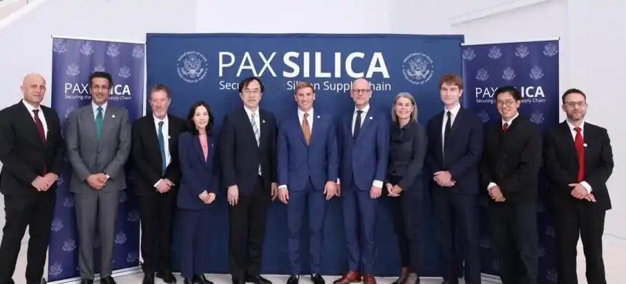 美国发出AI“最后通牒”！35个盟友必须在中美之间二选一，不选就滚
 
路透社8