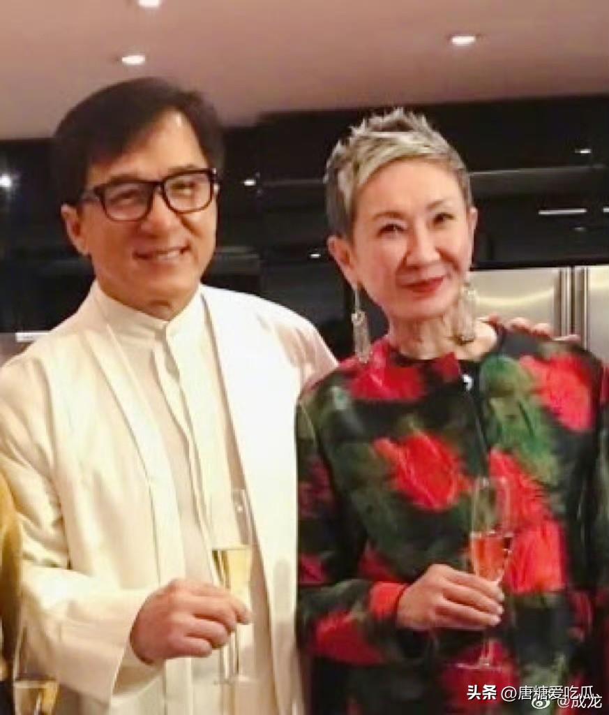 施南生
这辈子最大的失败
就是相信徐克丁克一辈子，不生孩子，没有自己的子嗣，然后
