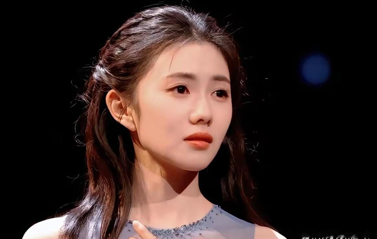 春晚竟然有节目让你看哭了？
不是机器人，也不是什么大腕堆砌，而是海来阿木和刘浩存