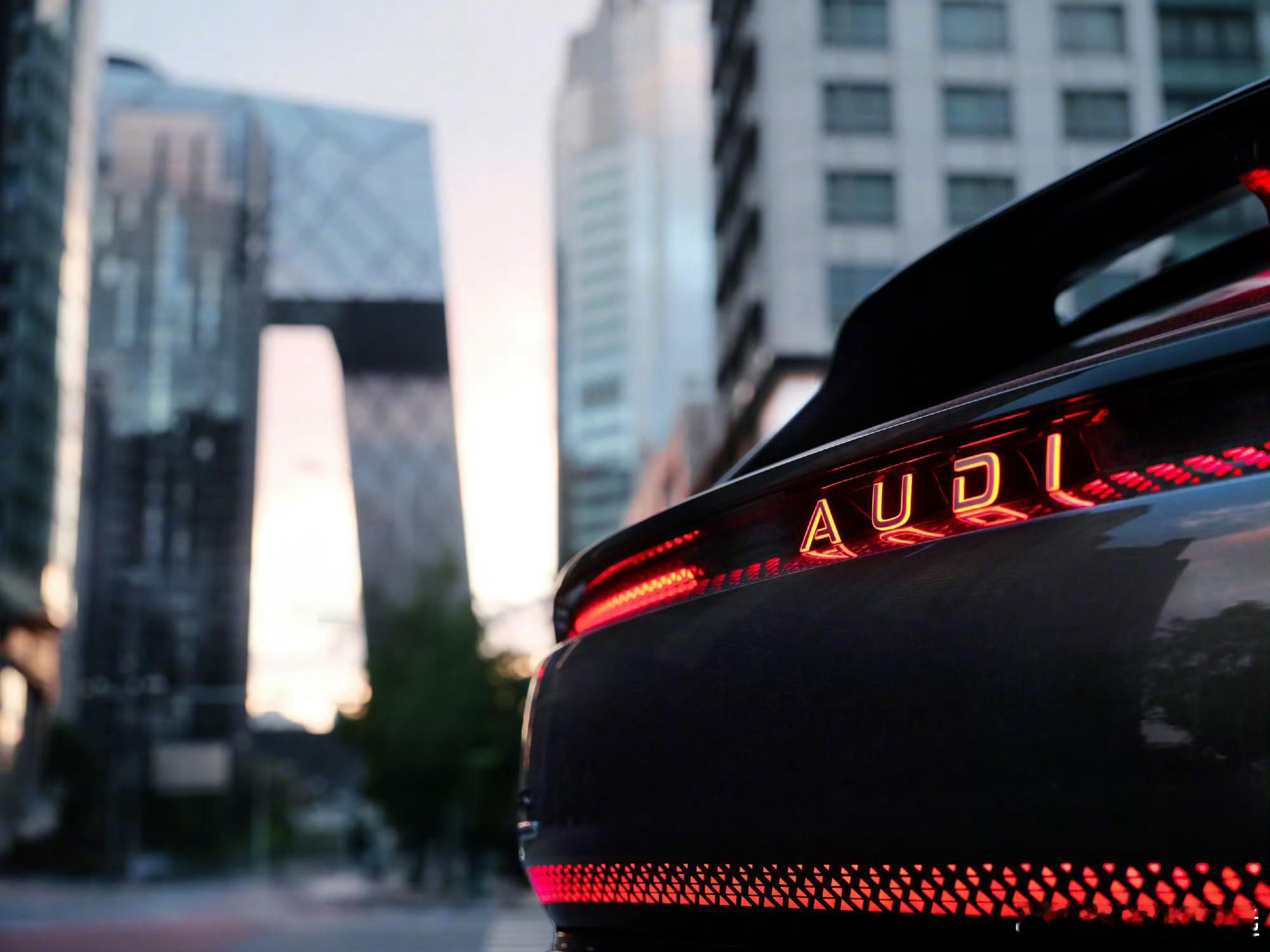 2025汽车年度关键词汽场全开 🌟我最pick的关键词是“电比油多”⚡️！每次