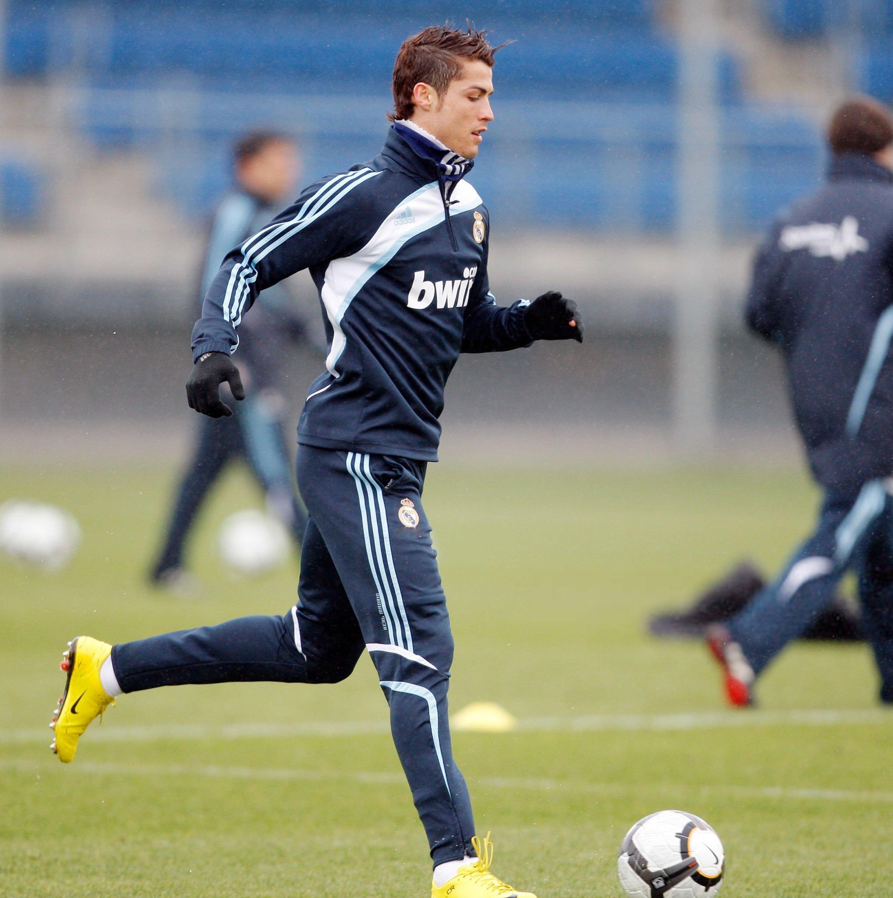 C罗和c罗一起siu到最后皇马 📷2010.2.25，训练💙💙💙 