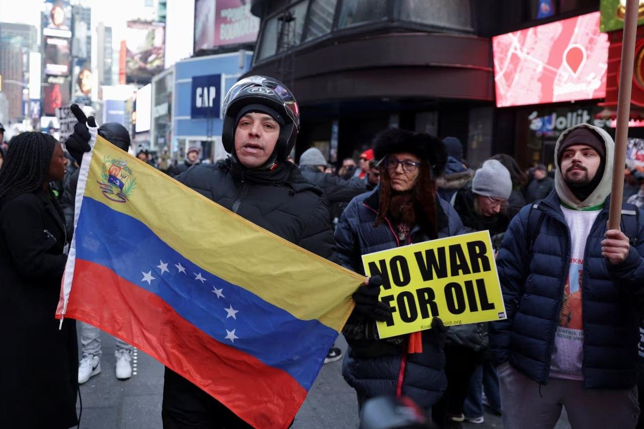 美国爆发抗议活动，反对针对委内瑞拉的军事行动。许多人对可能爆发的石油战争和流血冲