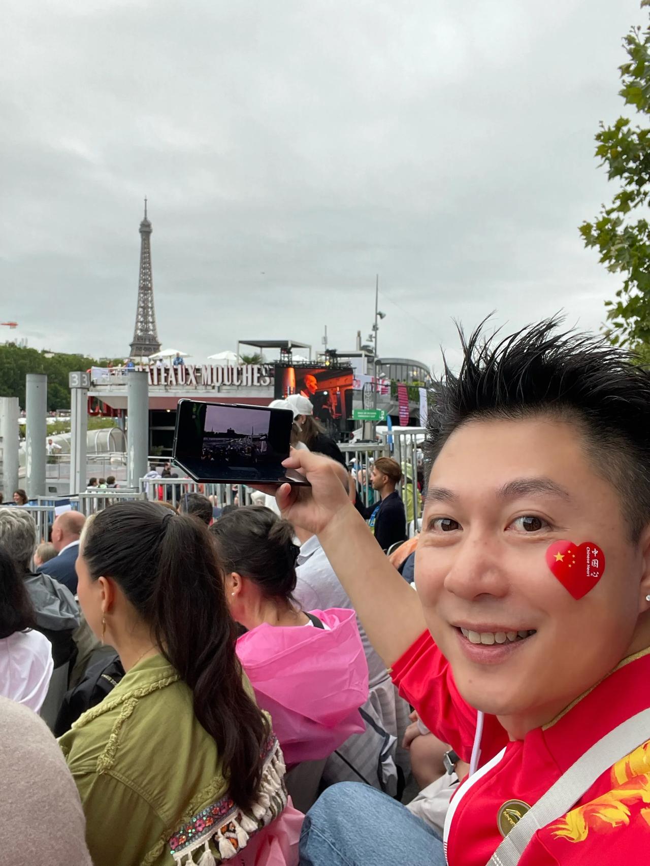 巴黎奥运会开幕式现场，vivo手机出镜率挺高！在塞纳河上进行开幕巡游时，中国国家